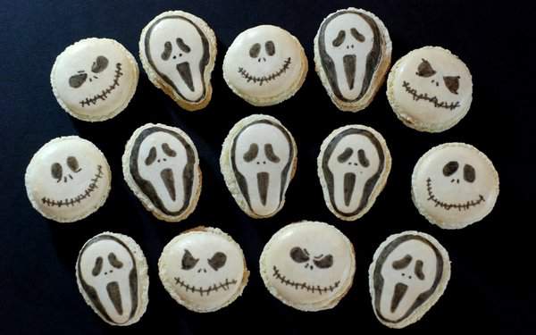 Halloween macarons