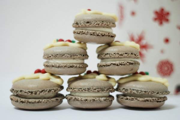 Christmas Pudding Macarons