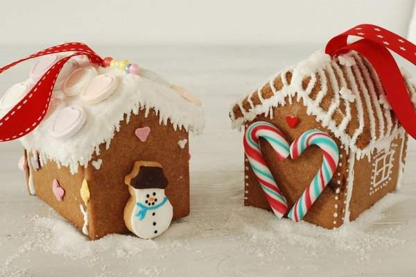 Gingerbread House Tree Ornaments 5